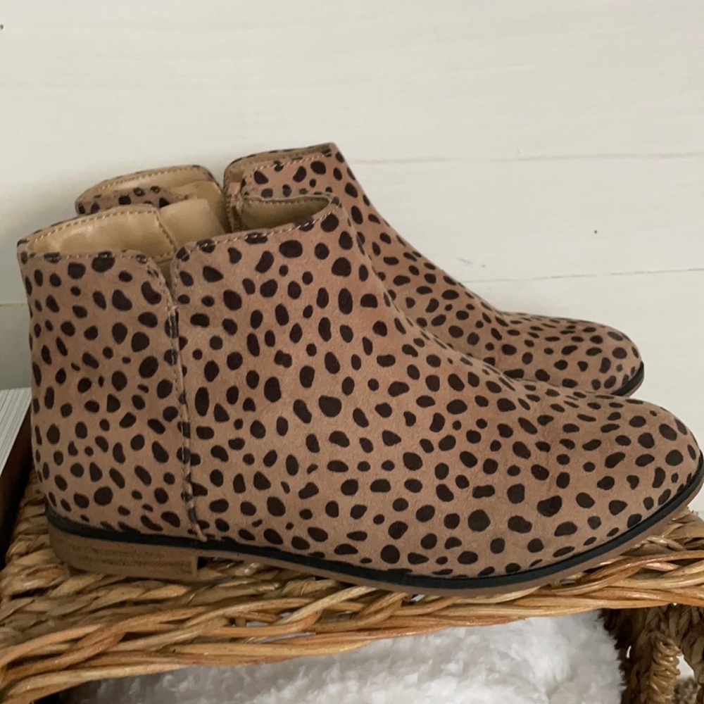 Girls 🐆 Booties Size 3 (like new!)